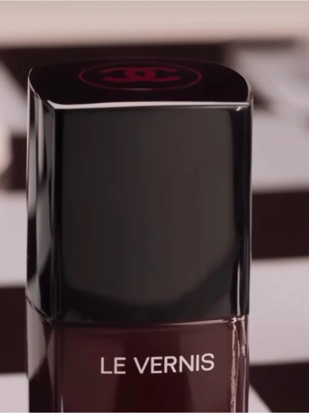 Limited Edition Chanel LE VERNIS Longwear Nail Colour Rouge Noir #397